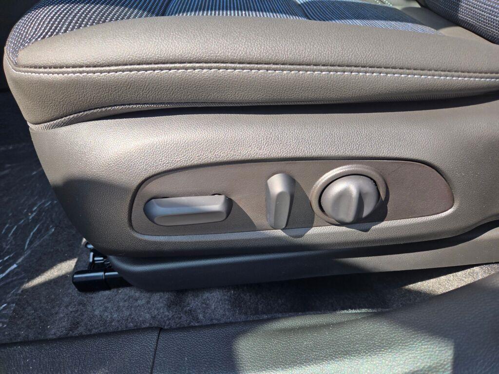 new 2025 Buick Envista car, priced at $23,481