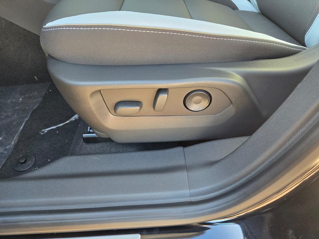 new 2025 Buick Envision car, priced at $39,390