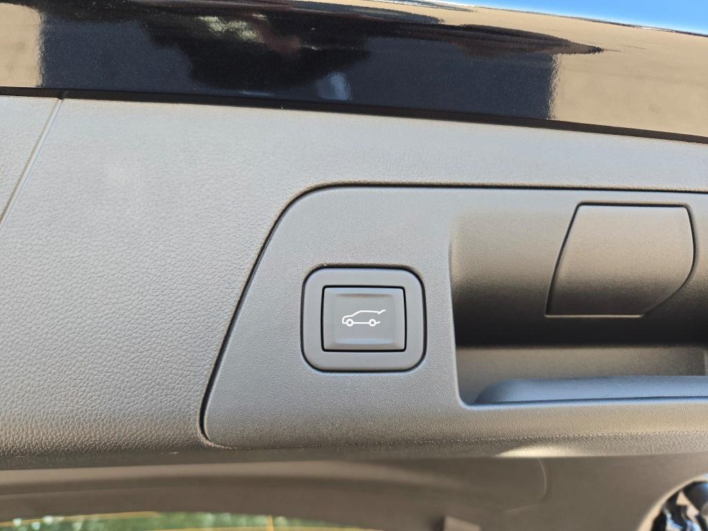 new 2025 Buick Envision car, priced at $39,390