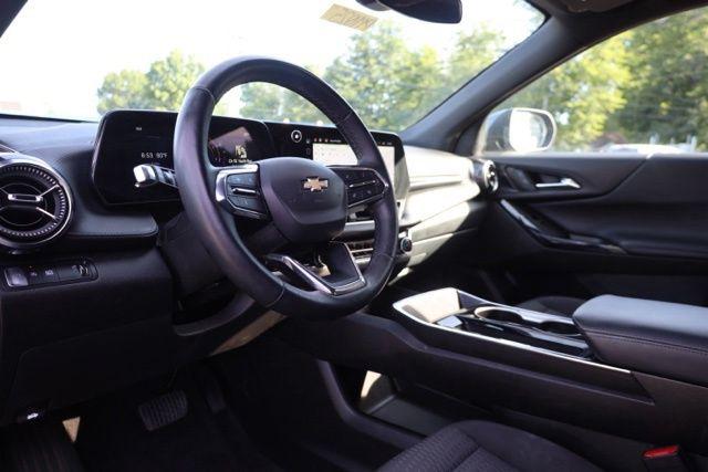 used 2025 Chevrolet Equinox car, priced at $24,900