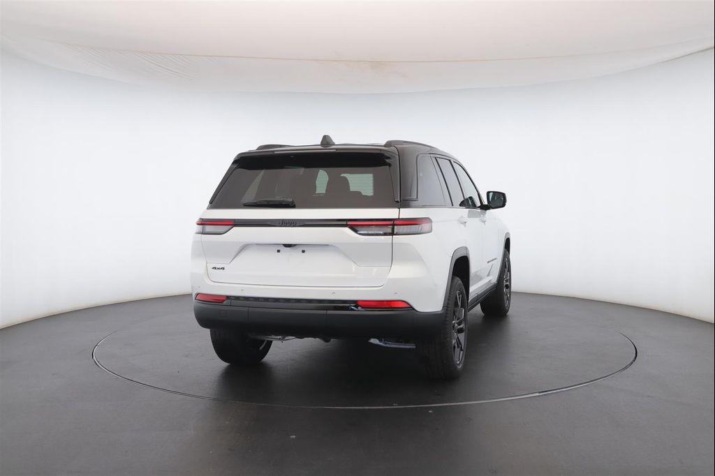 new 2025 Jeep Grand Cherokee car, priced at $52,299