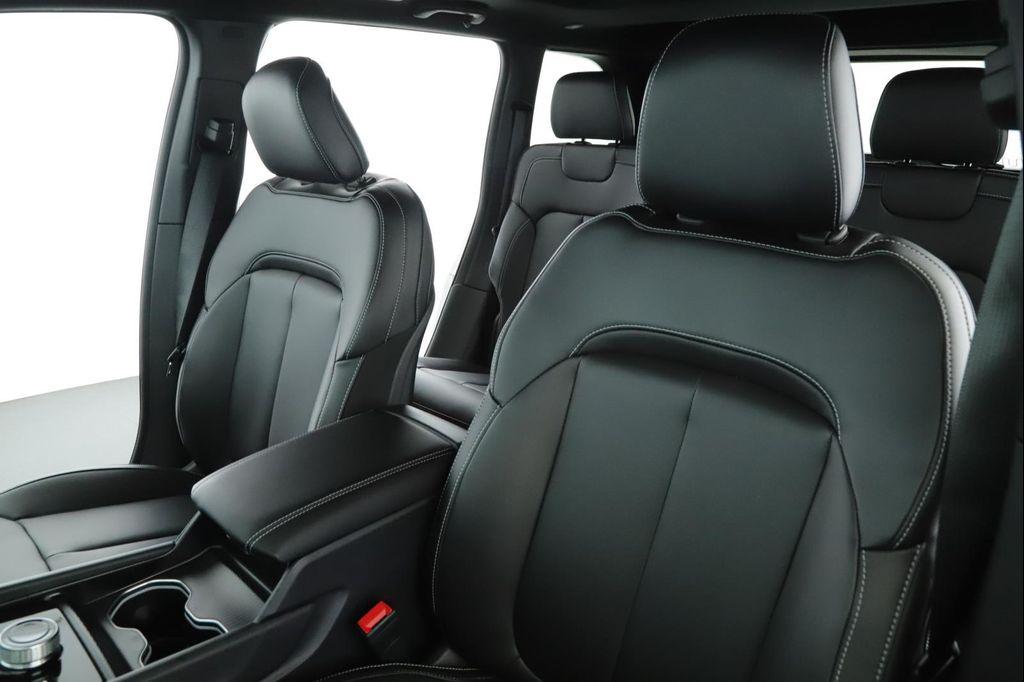 new 2025 Jeep Grand Cherokee car, priced at $52,299