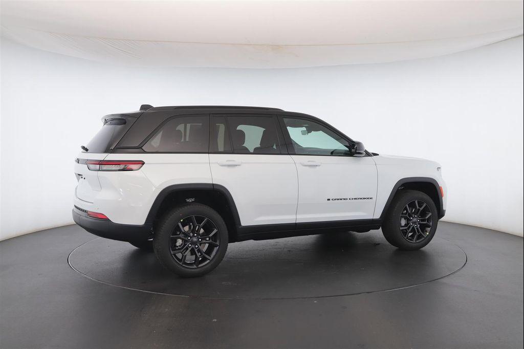 new 2025 Jeep Grand Cherokee car, priced at $52,299