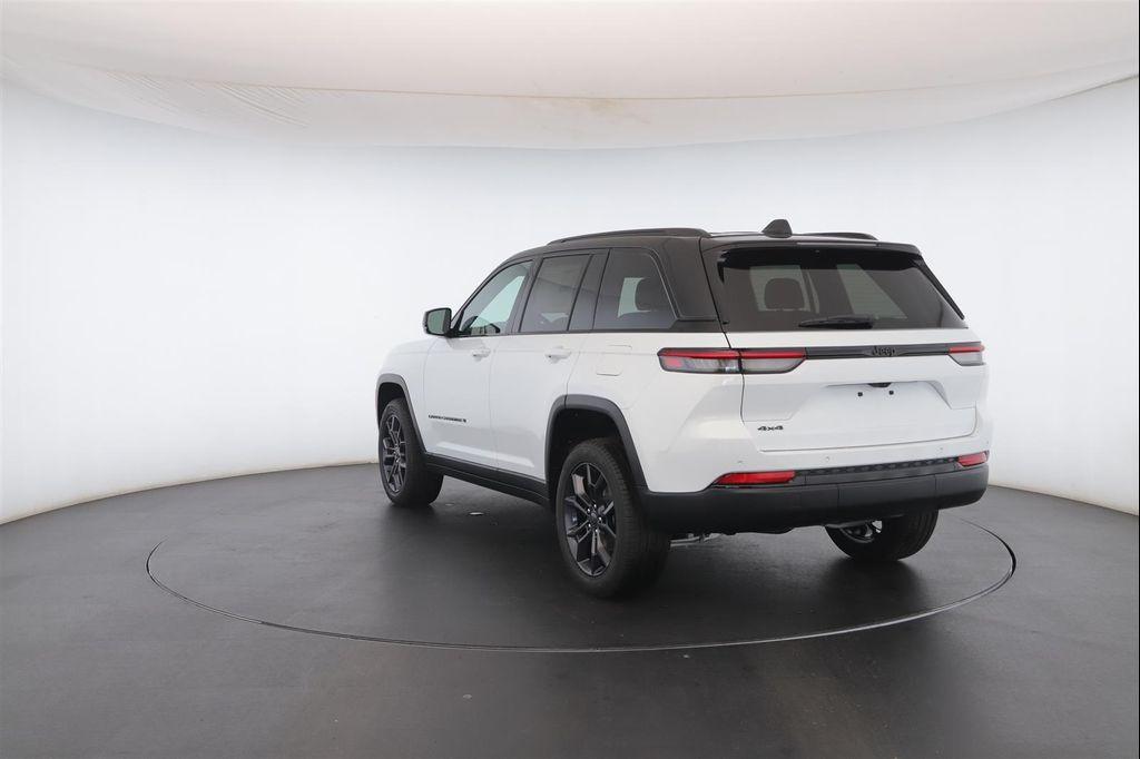 new 2025 Jeep Grand Cherokee car, priced at $52,299