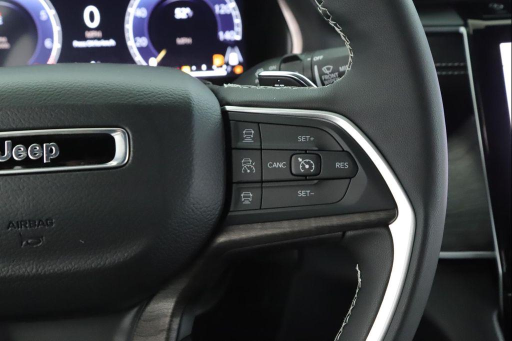 new 2025 Jeep Grand Cherokee car, priced at $52,299