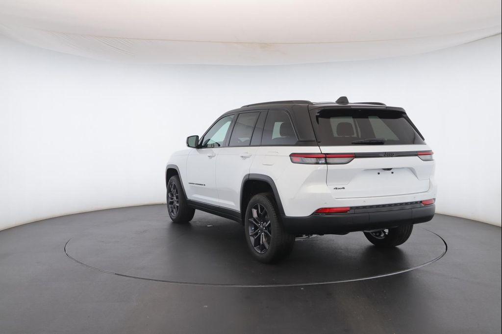 new 2025 Jeep Grand Cherokee car, priced at $52,299