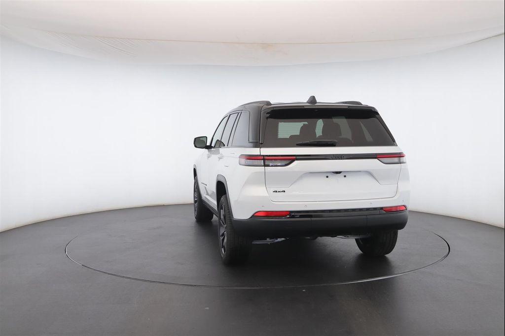 new 2025 Jeep Grand Cherokee car, priced at $52,299
