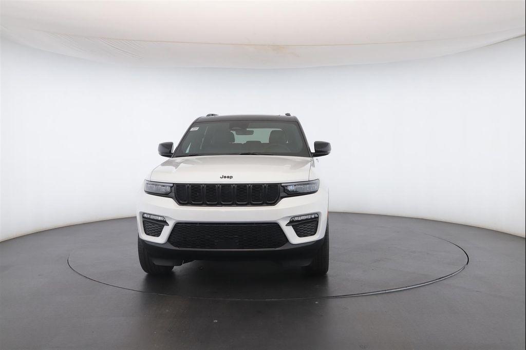 new 2025 Jeep Grand Cherokee car, priced at $52,299