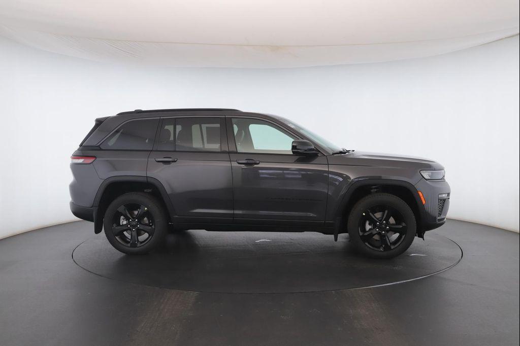new 2026 Jeep Grand Cherokee car, priced at $49,533