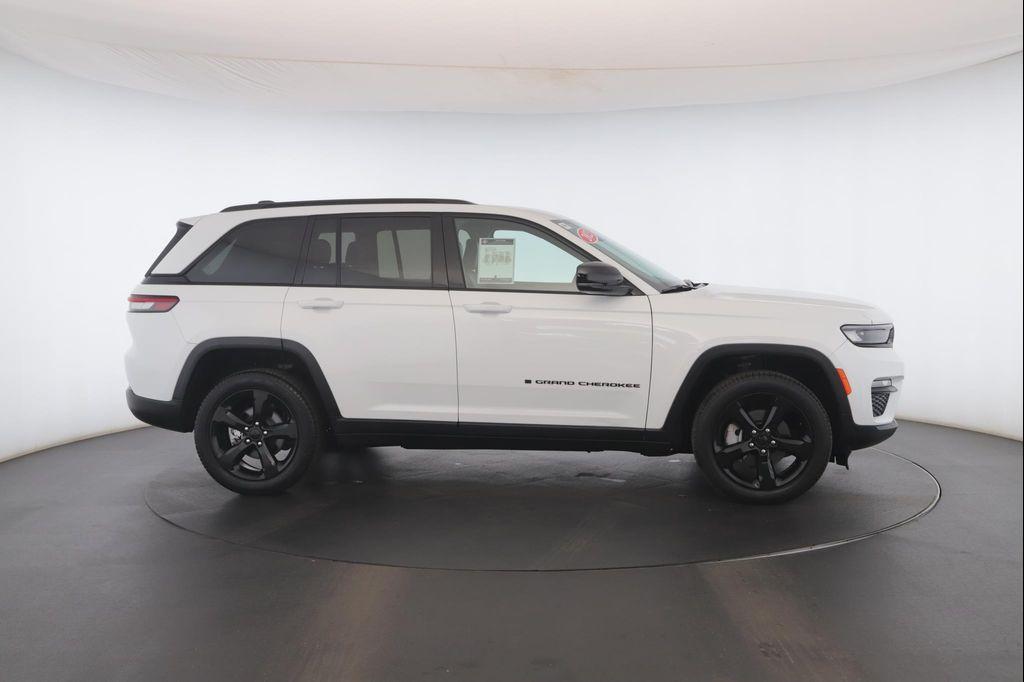 used 2023 Jeep Grand Cherokee car, priced at $34,900