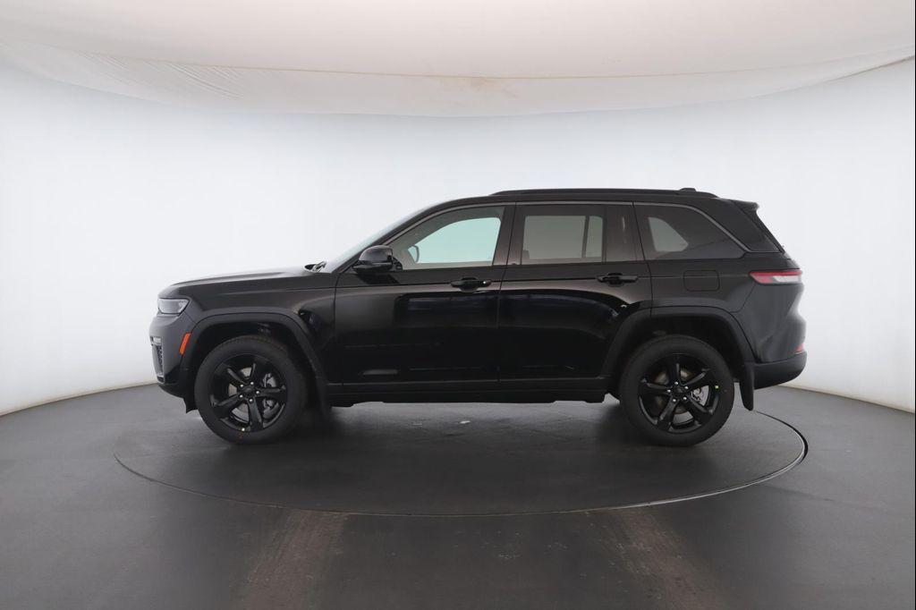 new 2026 Jeep Grand Cherokee car, priced at $49,533