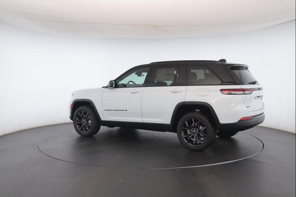 new 2025 Jeep Grand Cherokee car, priced at $52,299