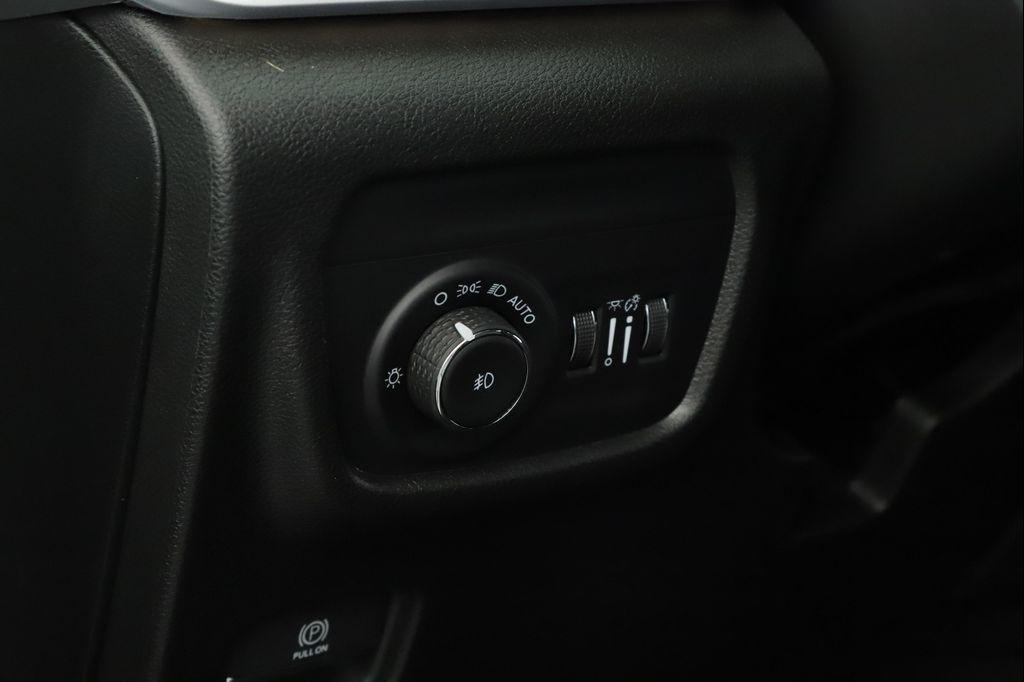 new 2025 Jeep Grand Cherokee car, priced at $52,299