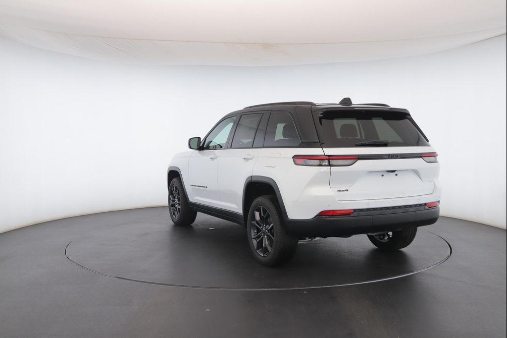 new 2025 Jeep Grand Cherokee car, priced at $52,299