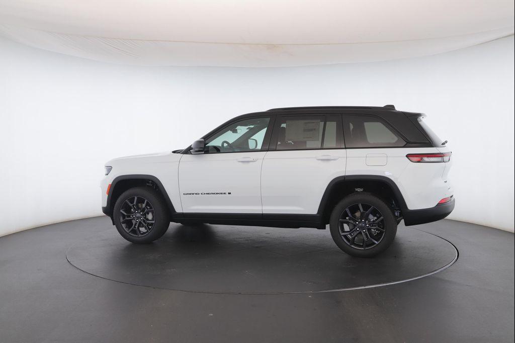 new 2025 Jeep Grand Cherokee car, priced at $52,299