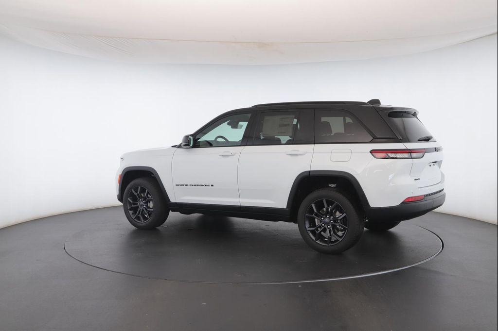 new 2025 Jeep Grand Cherokee car, priced at $52,299
