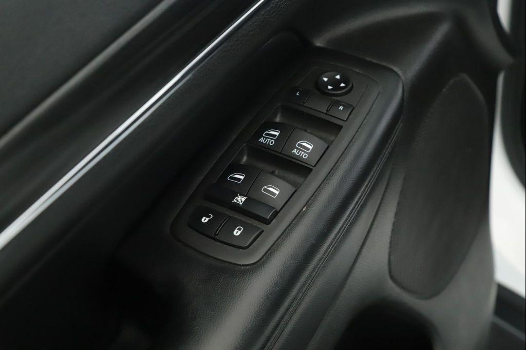 used 2022 Jeep Grand Cherokee car, priced at $28,500