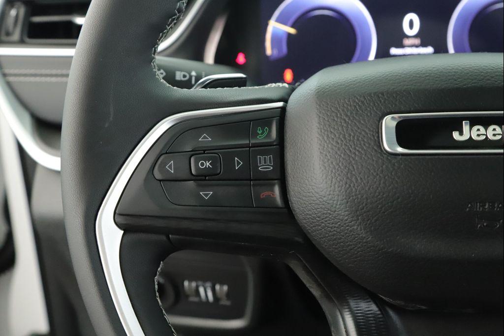 new 2025 Jeep Grand Cherokee car, priced at $44,982