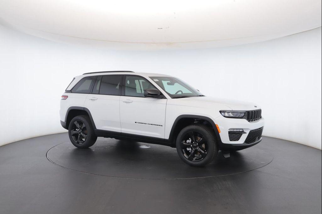 new 2025 Jeep Grand Cherokee car, priced at $48,872