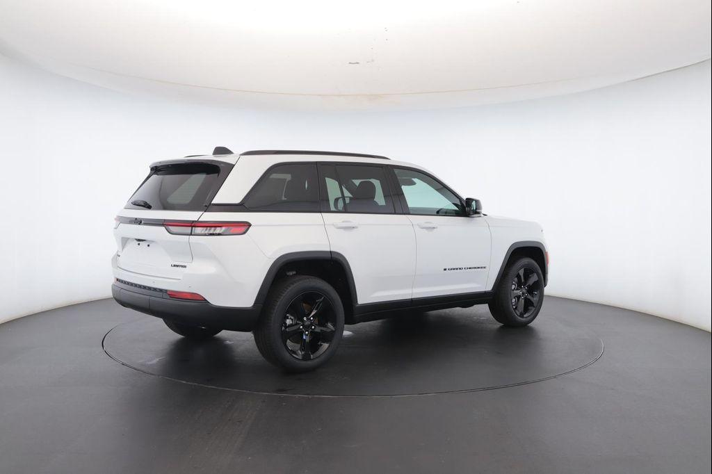 new 2025 Jeep Grand Cherokee car, priced at $48,872