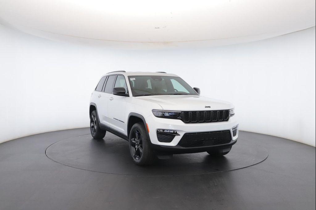 new 2025 Jeep Grand Cherokee car, priced at $48,872