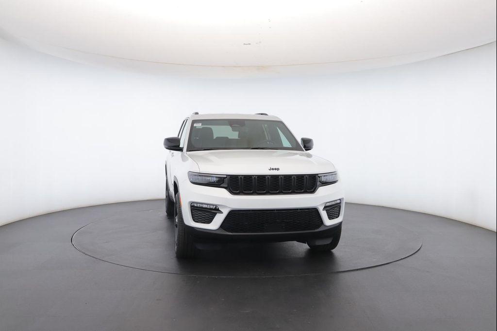 new 2025 Jeep Grand Cherokee car, priced at $48,872