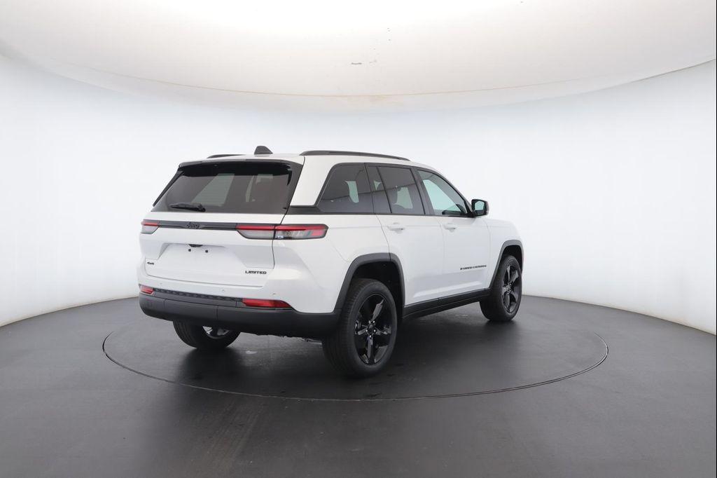 new 2025 Jeep Grand Cherokee car, priced at $48,872