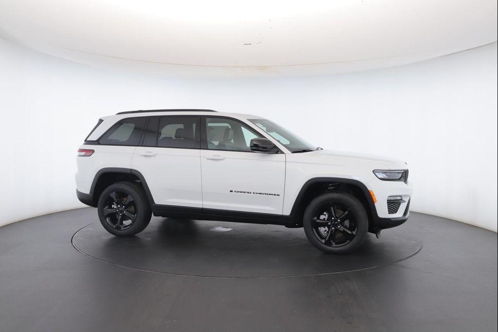 new 2025 Jeep Grand Cherokee car, priced at $48,872