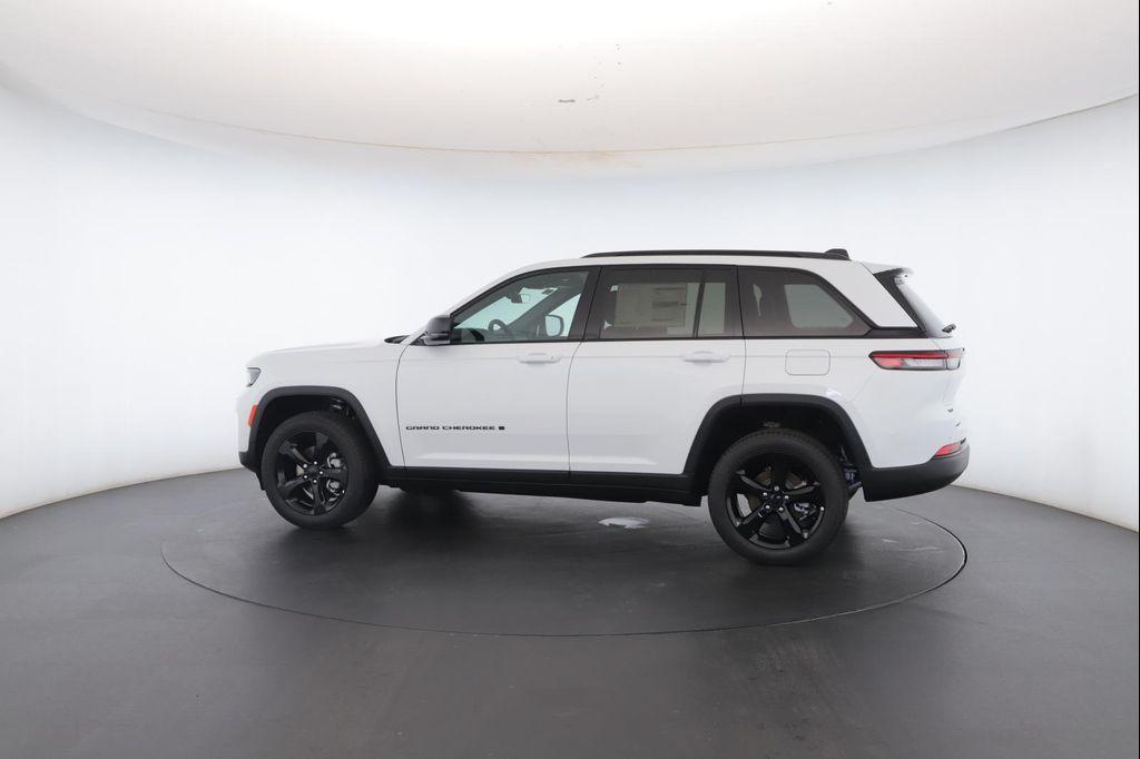 new 2025 Jeep Grand Cherokee car, priced at $48,872