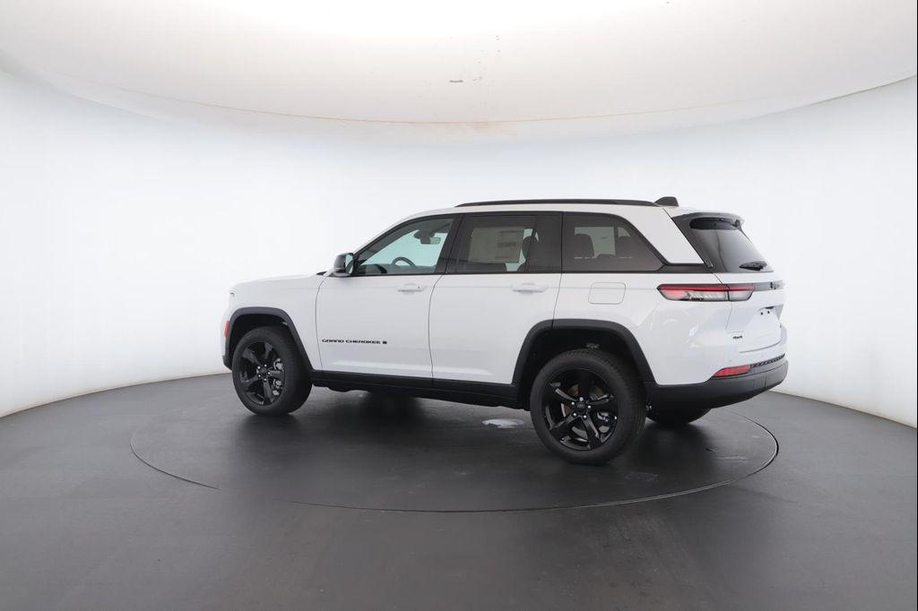 new 2025 Jeep Grand Cherokee car, priced at $48,872