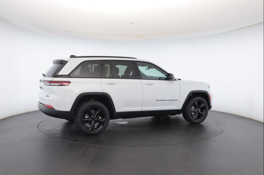 new 2025 Jeep Grand Cherokee car, priced at $48,872