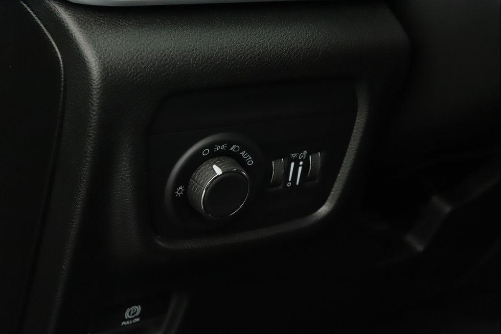 new 2025 Jeep Grand Cherokee car, priced at $45,562