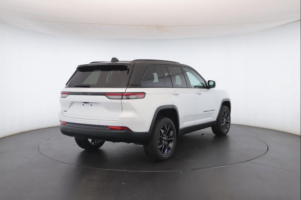 new 2025 Jeep Grand Cherokee car, priced at $52,299