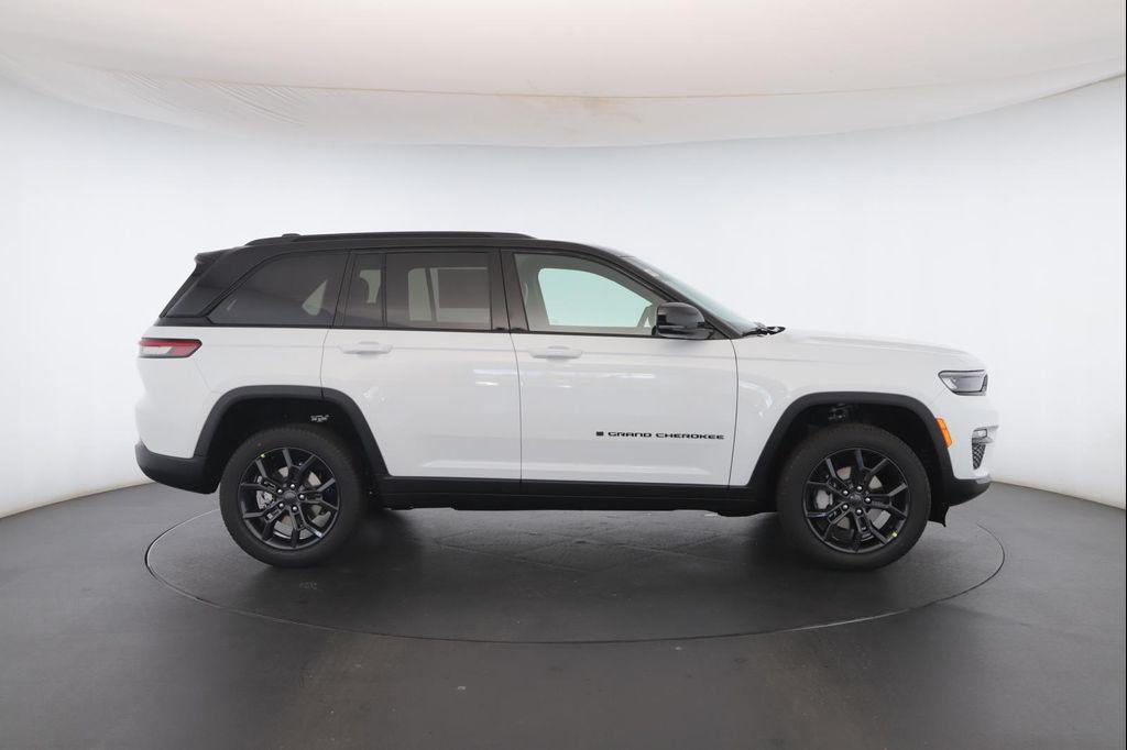 new 2025 Jeep Grand Cherokee car, priced at $52,299