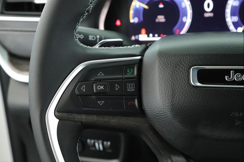 new 2025 Jeep Grand Cherokee car, priced at $48,872