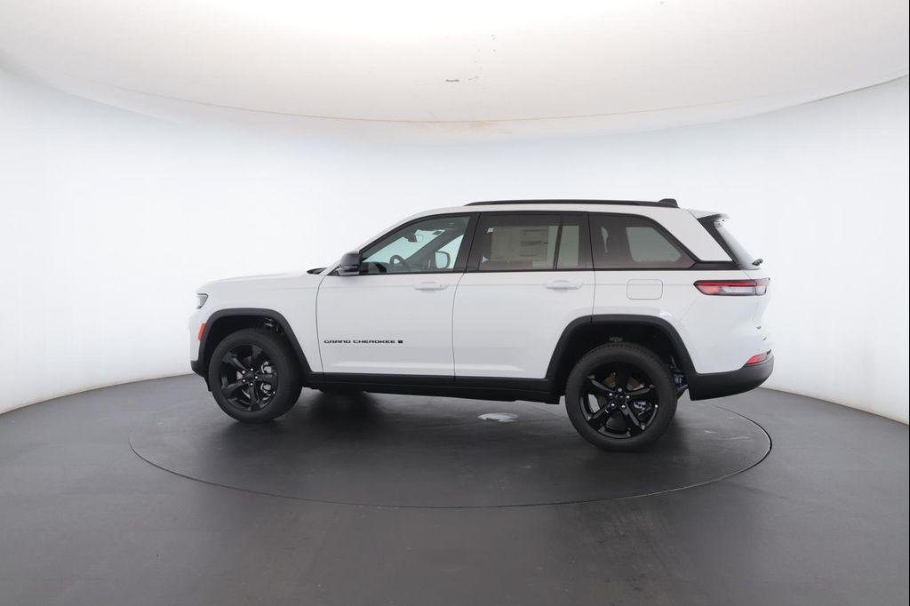 new 2025 Jeep Grand Cherokee car, priced at $48,872