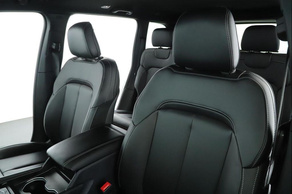 new 2025 Jeep Grand Cherokee car, priced at $48,872