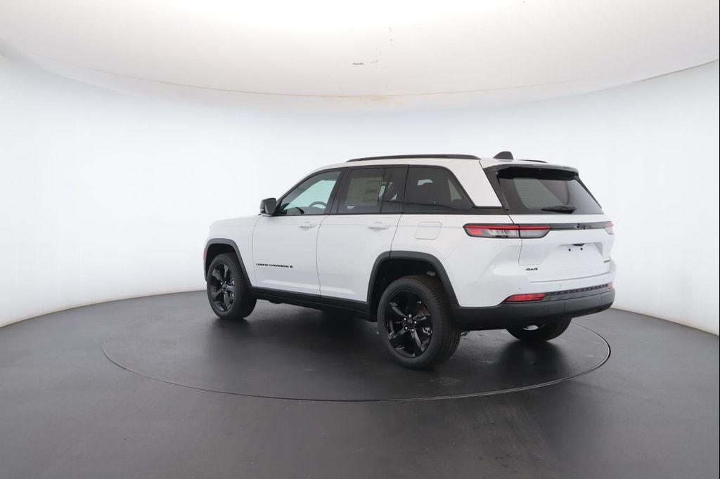 new 2025 Jeep Grand Cherokee car, priced at $48,872