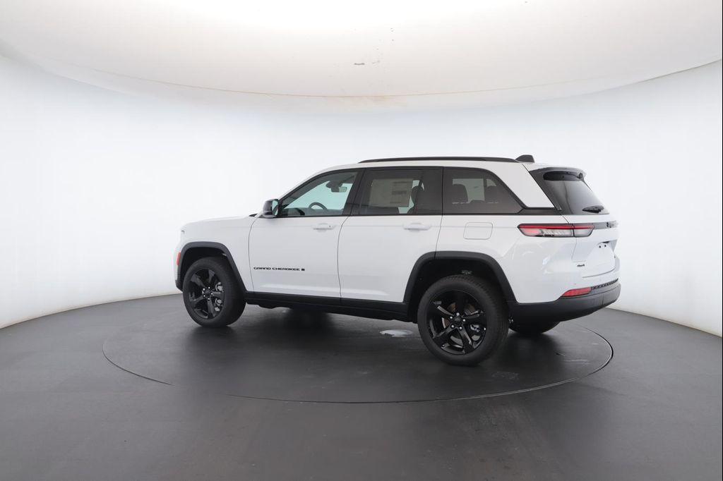 new 2025 Jeep Grand Cherokee car, priced at $48,872