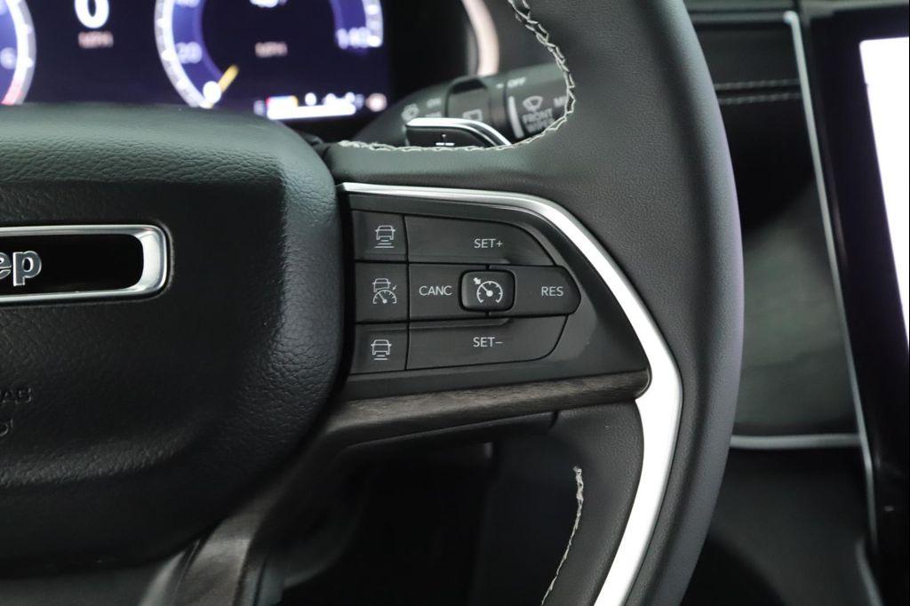 new 2025 Jeep Grand Cherokee car, priced at $48,872