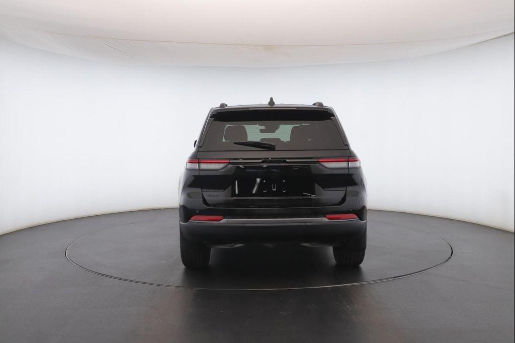 new 2026 Jeep Grand Cherokee car, priced at $49,533