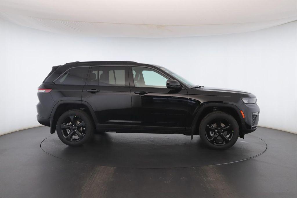 new 2026 Jeep Grand Cherokee car, priced at $49,533