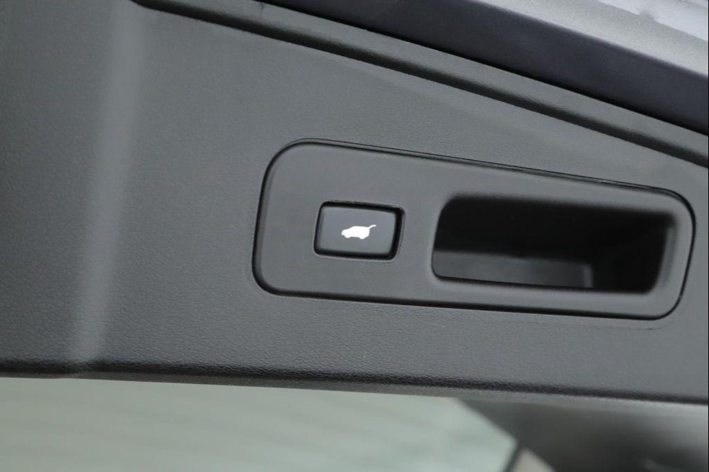 used 2020 Acura MDX car, priced at $24,900