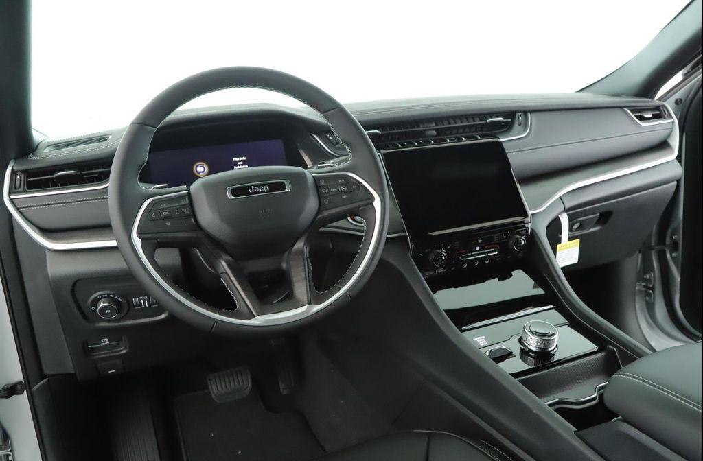 new 2025 Jeep Grand Cherokee car, priced at $52,879