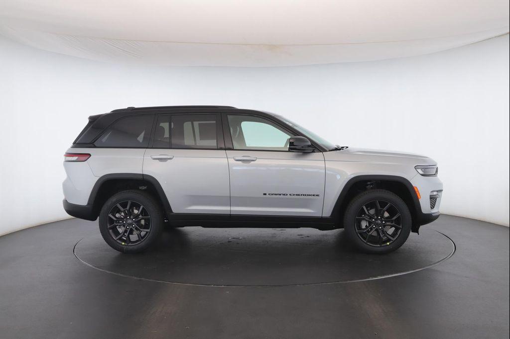 new 2025 Jeep Grand Cherokee car, priced at $52,879