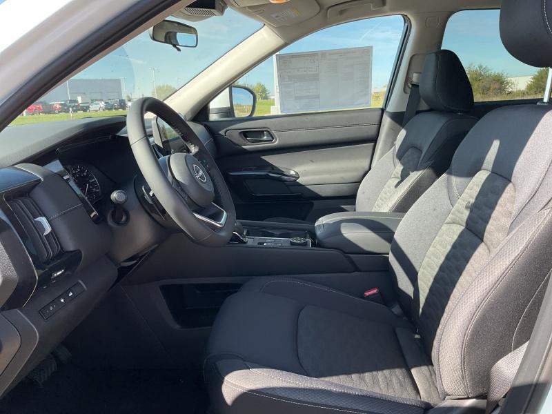 new 2025 Nissan Pathfinder car, priced at $39,224