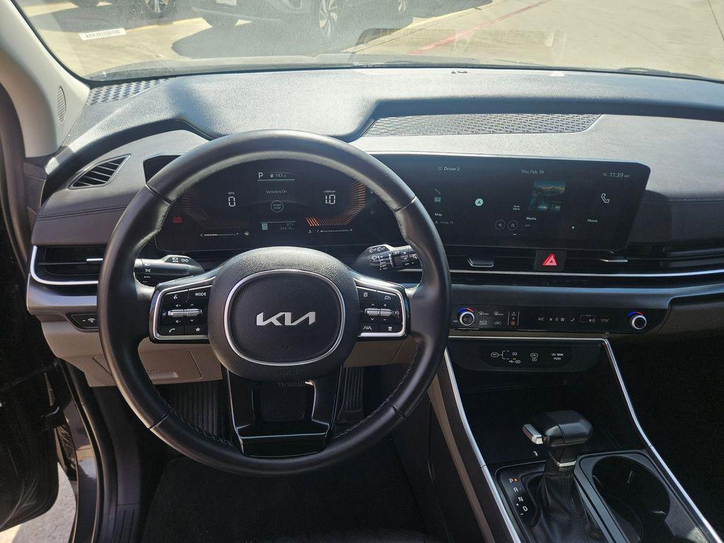 used 2025 Kia Carnival car, priced at $32,899