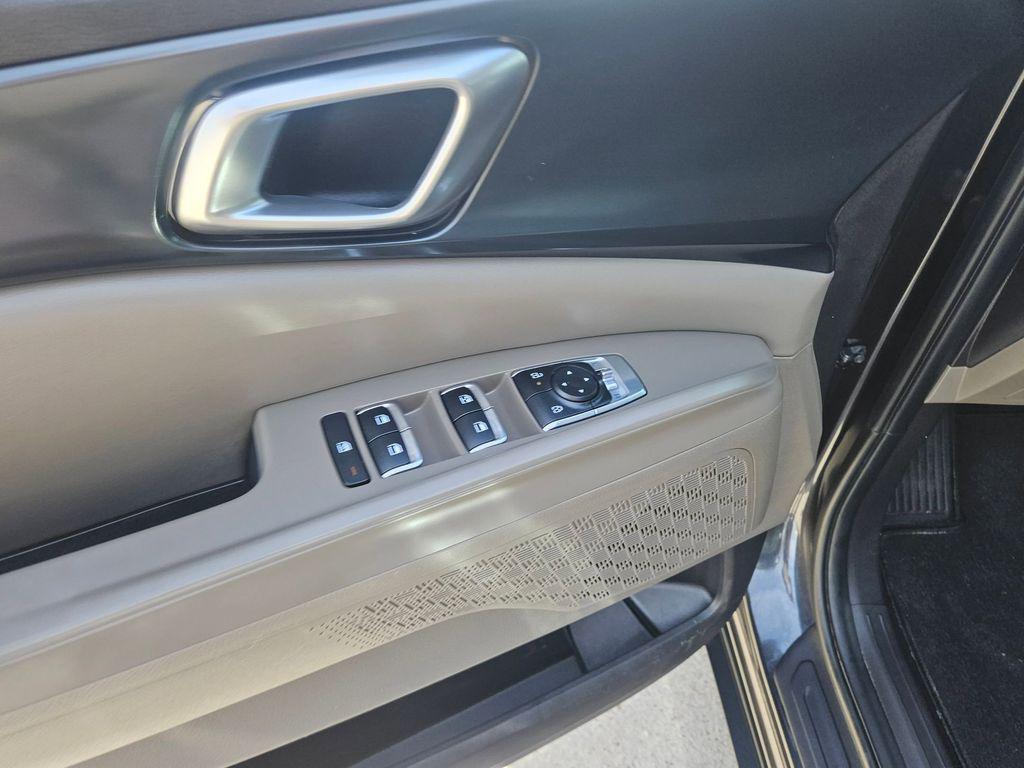 used 2025 Kia Carnival car, priced at $32,899