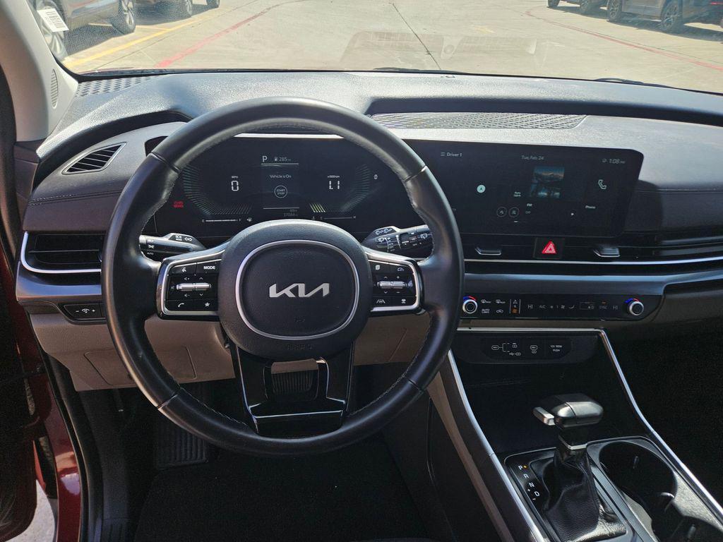 used 2025 Kia Carnival car, priced at $31,889