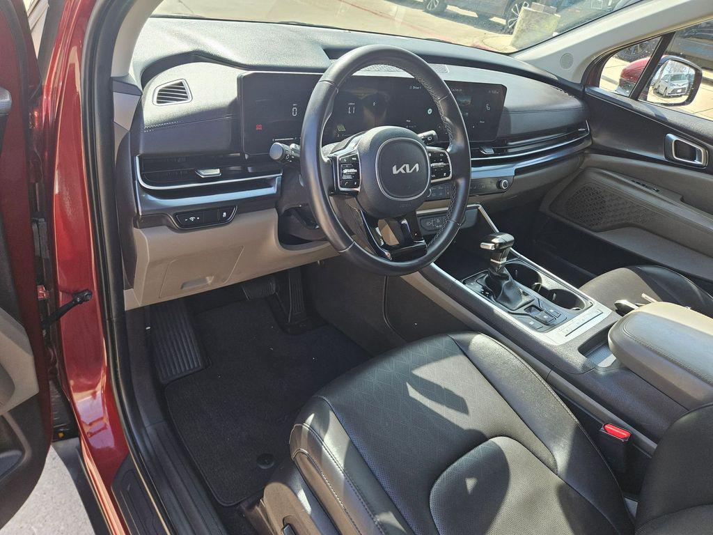 used 2025 Kia Carnival car, priced at $31,889